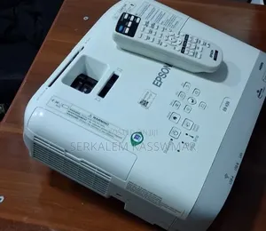 1BRAND NEW EPSON Projector 👉Has Remote Model Name: