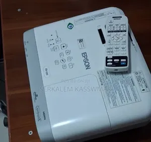 1BRAND NEW EPSON Projector 👉Has Remote Model Name:
