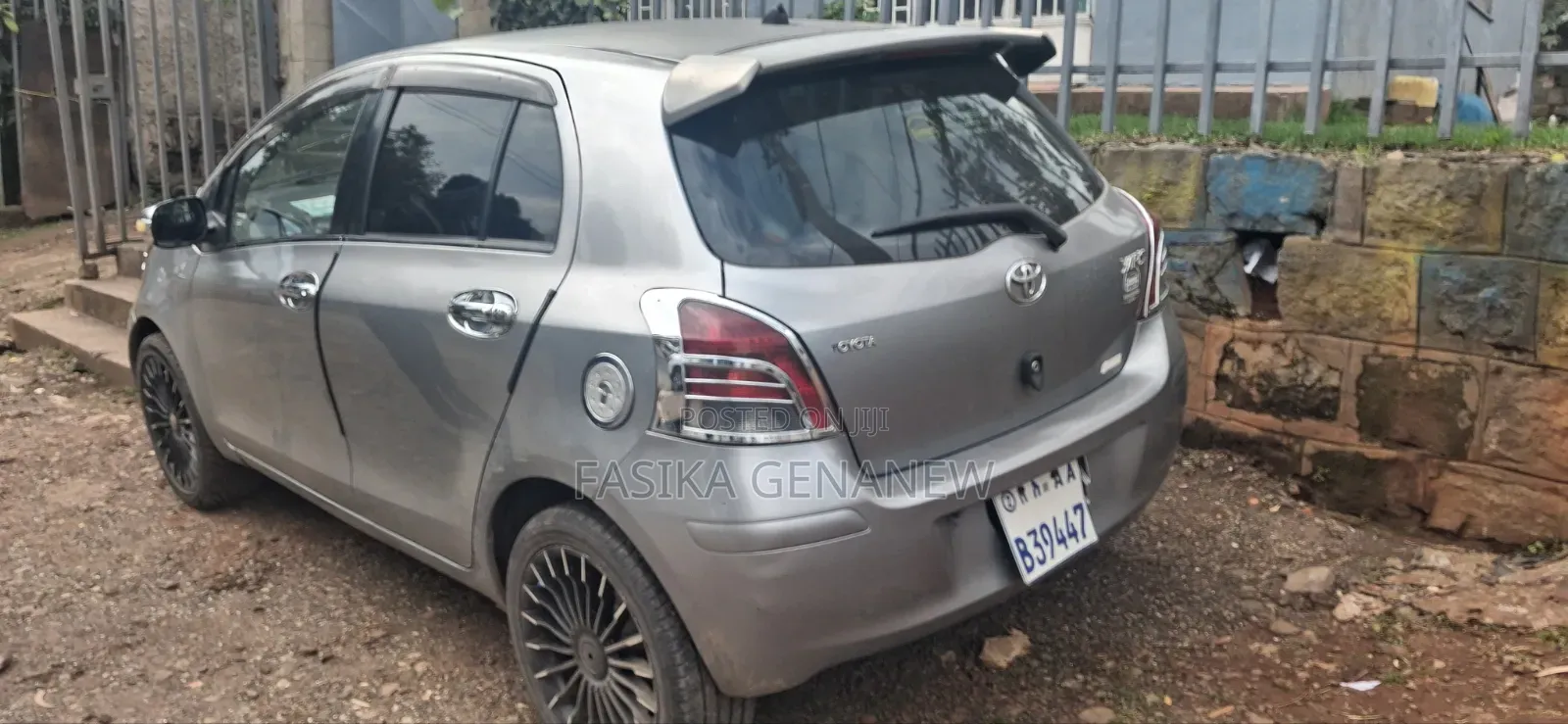New Toyota Yaris 2010 Gray