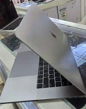 New Laptop Apple MacBook 2018 16GB Intel Core i7 SSD 512GB