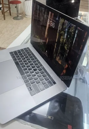 New Laptop Apple MacBook 2018 16GB Intel Core i7 SSD 512GB
