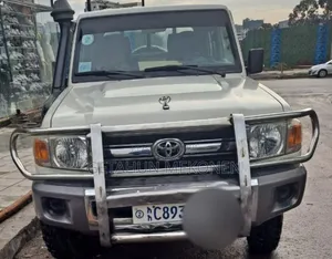 Toyota Land Cruiser 2016 White