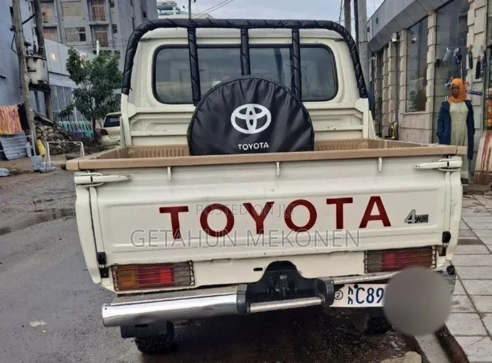 Toyota Land Cruiser 2016 White