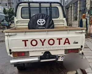 Toyota Land Cruiser 2016 White