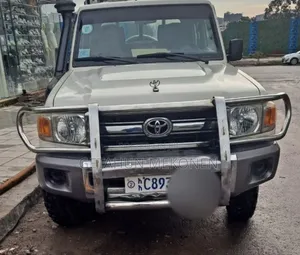 Toyota Land Cruiser 2016 White