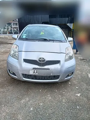 Toyota Yaris 2010 Silver