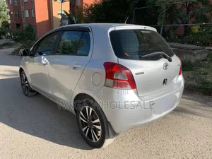 Toyota Yaris 2010 Silver