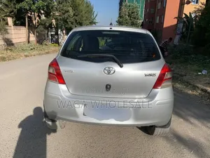 Toyota Yaris 2010 Silver