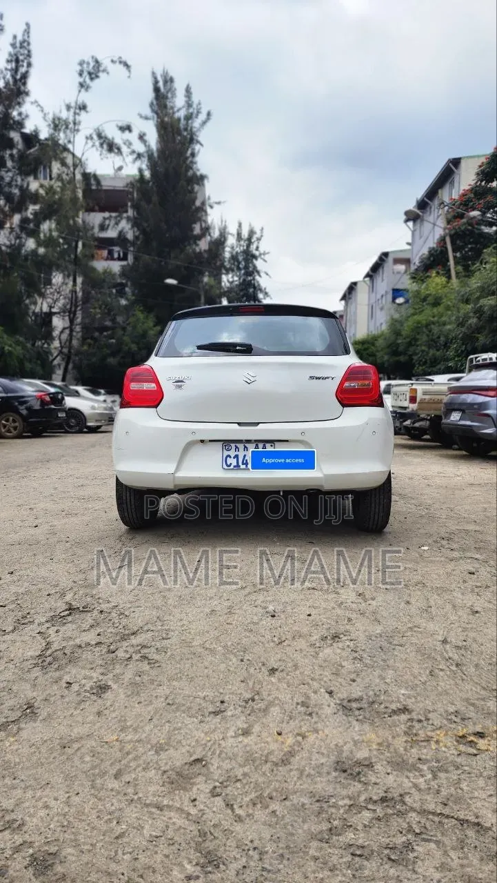 Suzuki Swift 2022 White