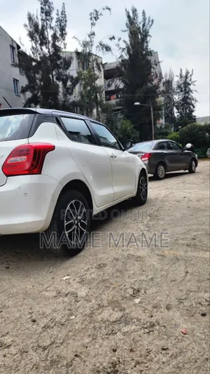 Suzuki Swift 2022 White