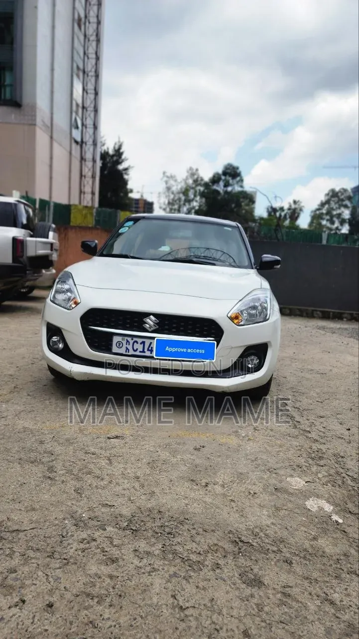 Suzuki Swift 2022 White