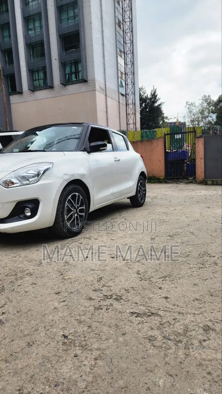 Suzuki Swift 2022 White