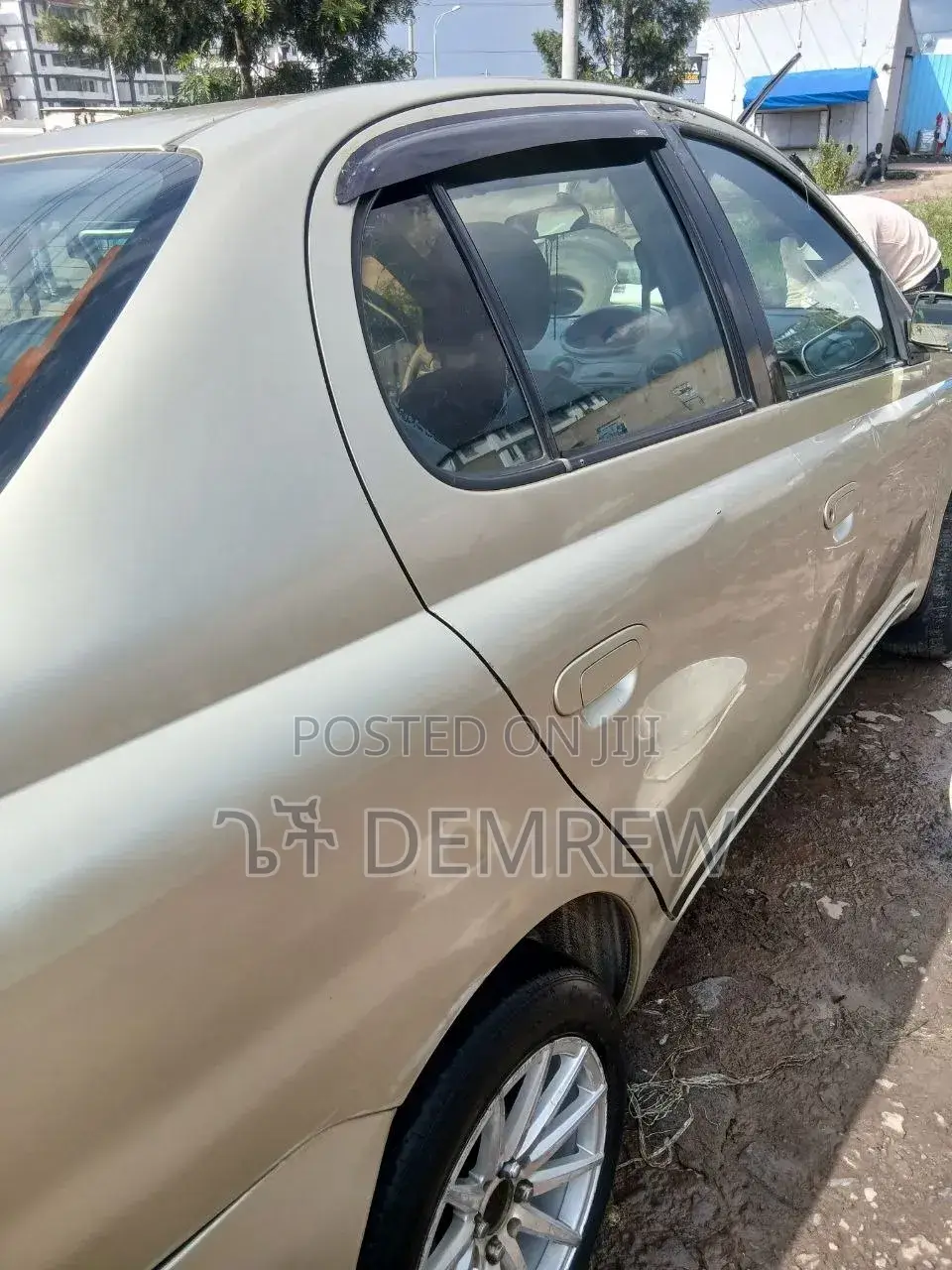 Toyota Belta 2000 Gold