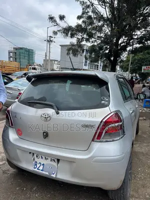 Toyota Yaris 2010 Silver