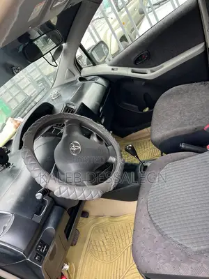 Toyota Yaris 2010 Silver