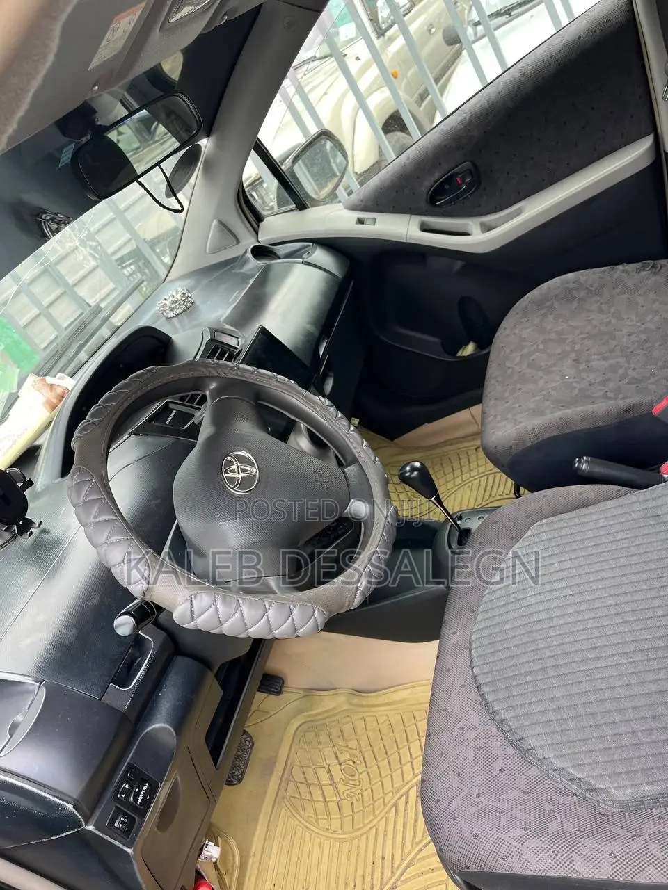 Toyota Yaris 2010 Silver