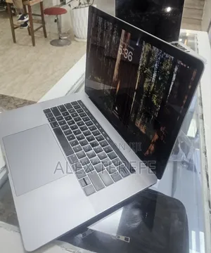New Laptop Apple MacBook 2018 16GB Intel Core i7 SSD 512GB