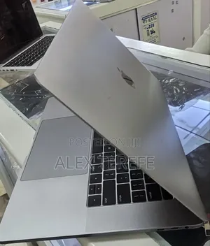 New Laptop Apple MacBook 2018 16GB Intel Core i7 SSD 512GB