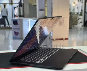 New Laptop Apple MacBook 16GB Apple M5 SSD 512GB