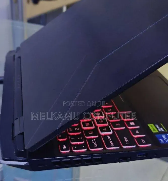 New Laptop Acer Nitro V 15 16GB Intel Core i7 SSD 512GB