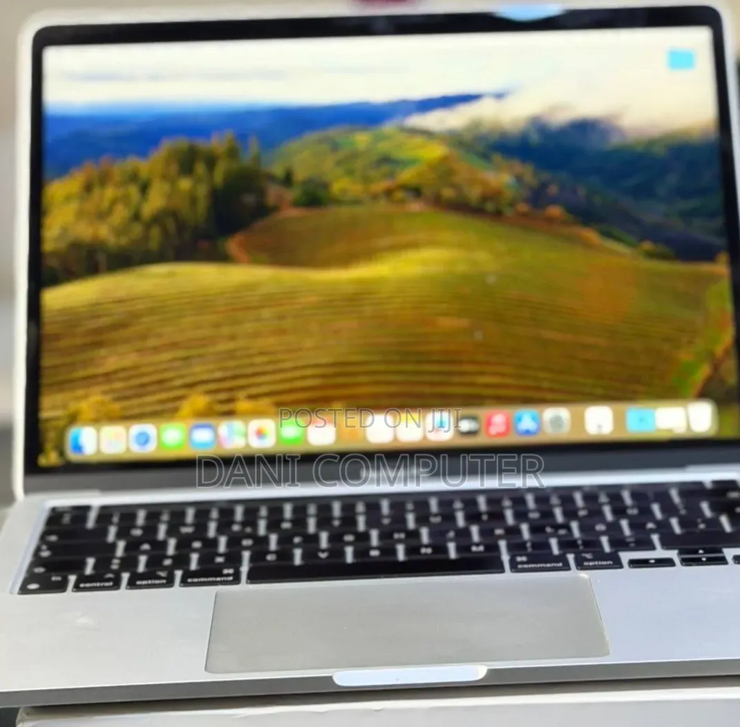 New Laptop Apple MacBook Pro 2020 M1 8GB Apple M1 SSD 512GB
