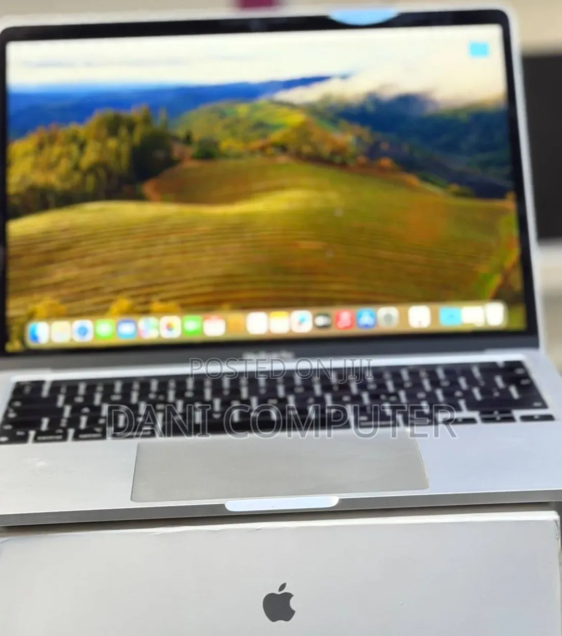 New Laptop Apple MacBook Pro 2020 M1 8GB Apple M1 SSD 512GB