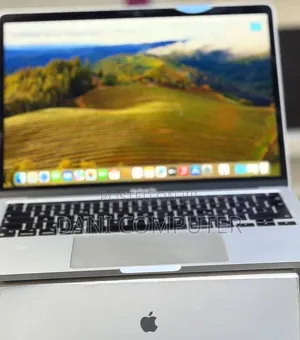 New Laptop Apple MacBook Pro 2020 M1 8GB Apple M1 SSD 512GB