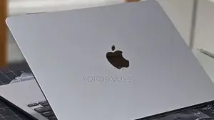 New Laptop Apple MacBook Air 2022 M2 16GB Apple M2 SSD 256GB