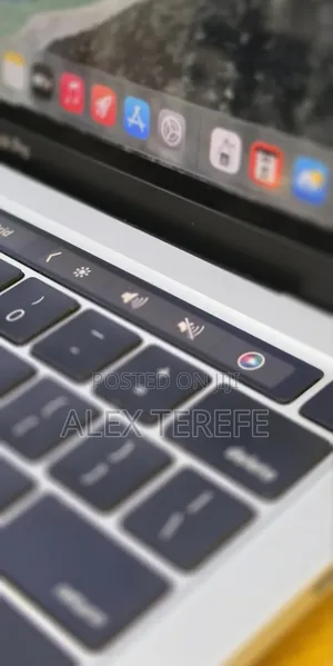 New Laptop Apple MacBook Pro 2020 32GB Intel Core i7 SSD 512GB