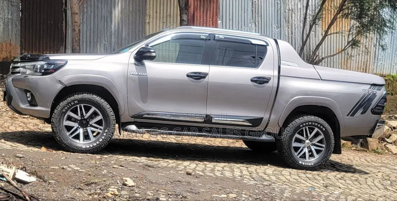 Toyota Hilux 2022 Gold