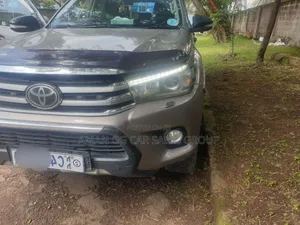 Toyota Hilux 2022 Gold