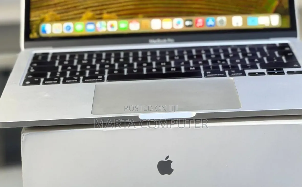 New Laptop Apple MacBook Pro 2020 M1 8GB Apple M1 SSD 512GB