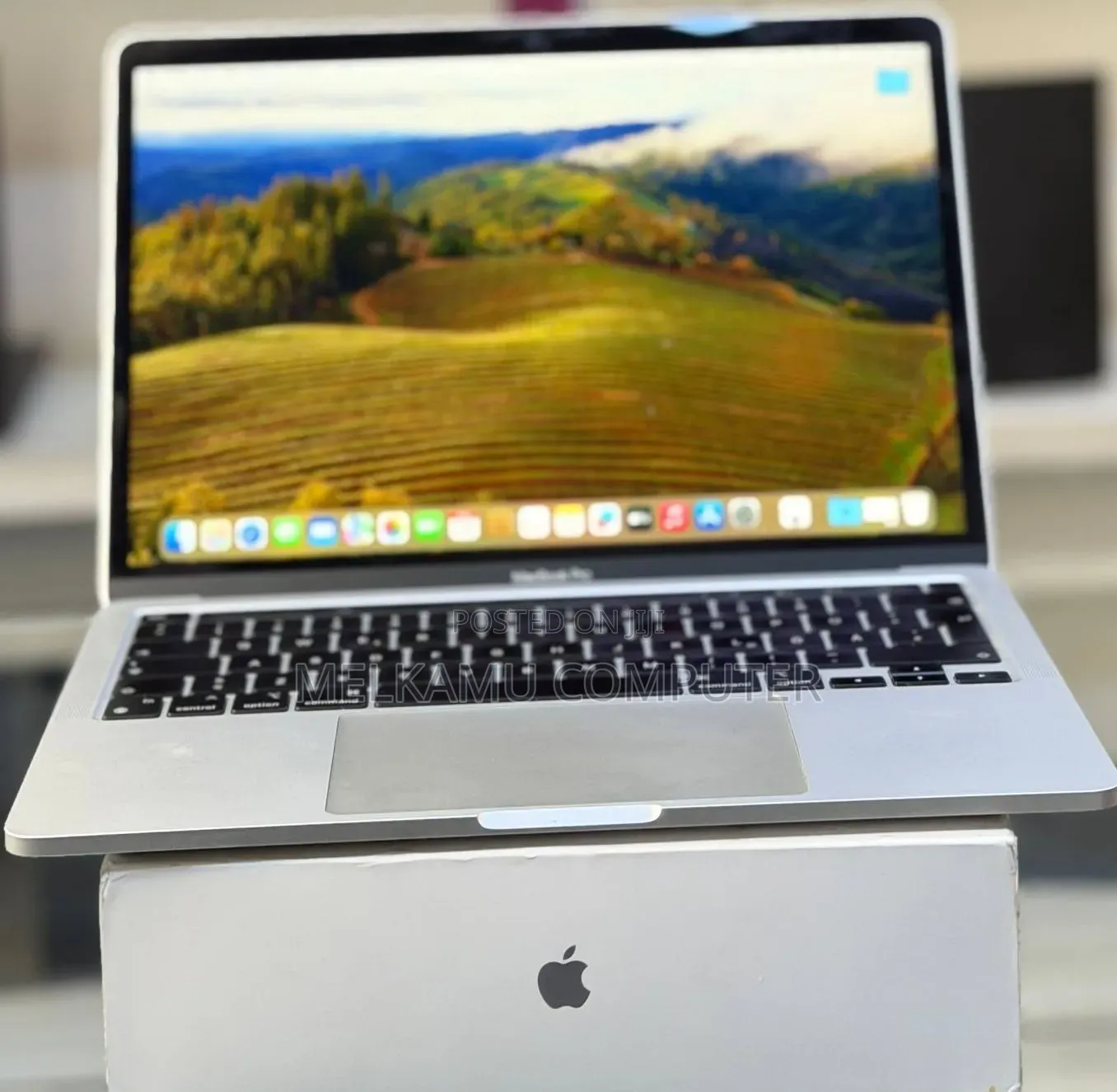 New Laptop Apple MacBook Pro 2020 M1 8GB Apple M1 SSD 512GB
