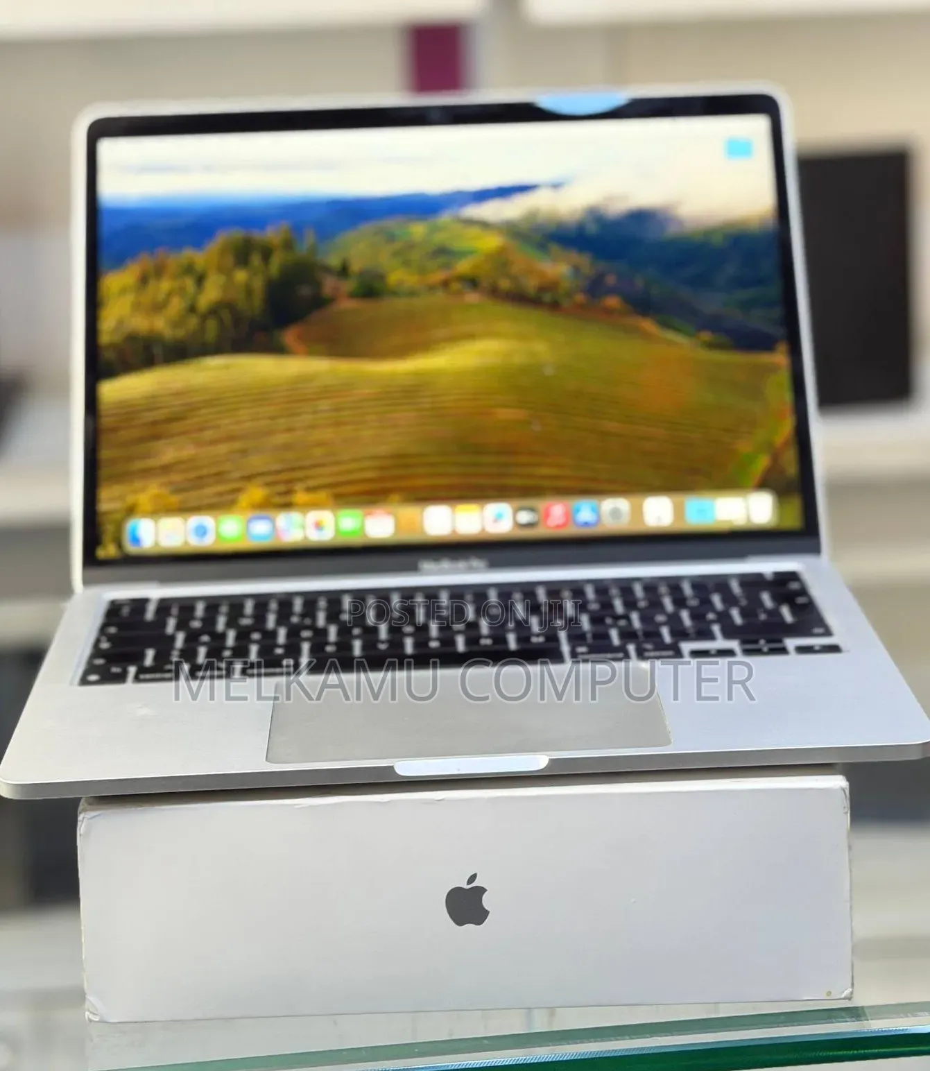 New Laptop Apple MacBook Pro 2020 M1 8GB Apple M1 SSD 512GB