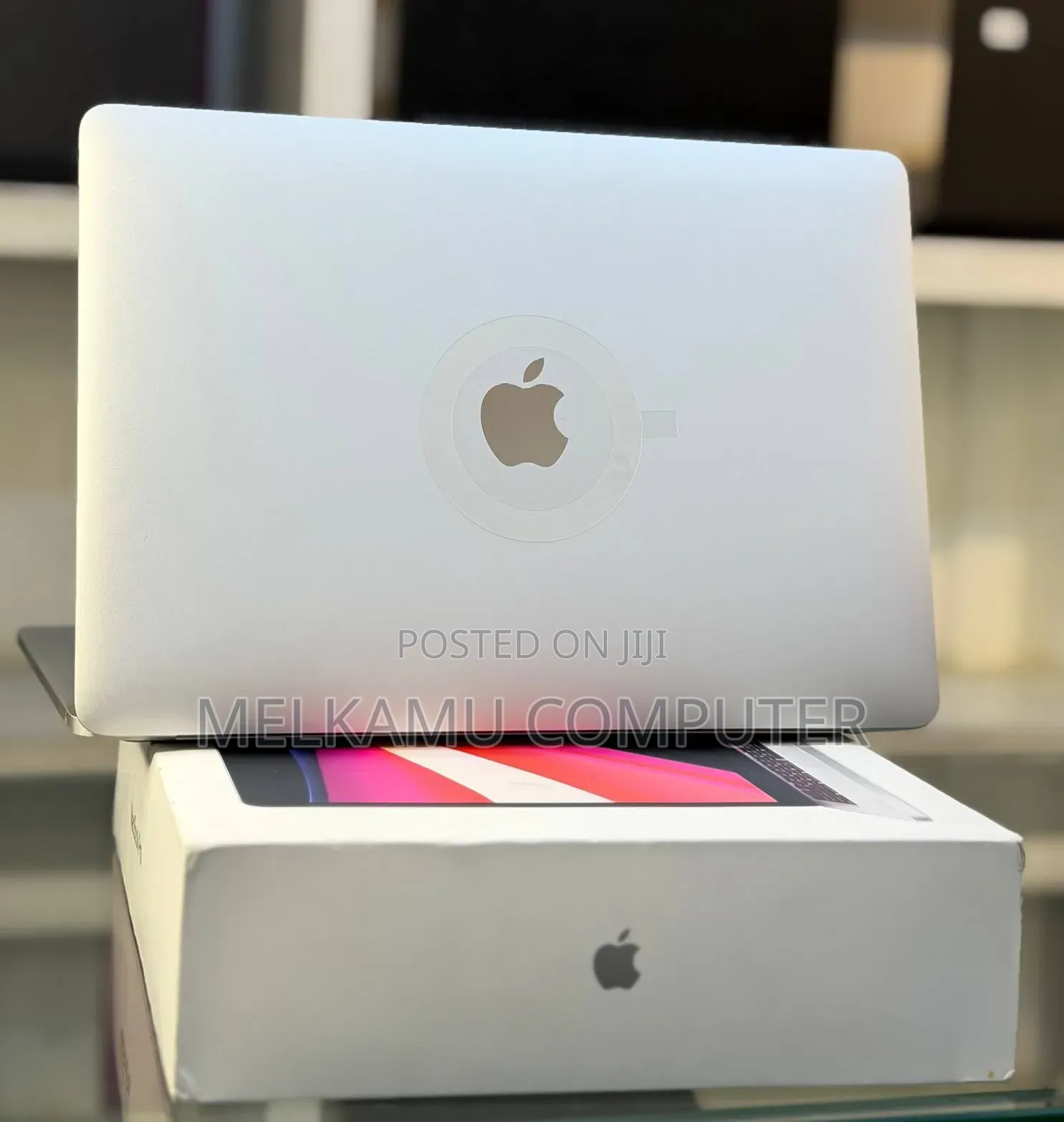 New Laptop Apple MacBook Pro 2020 M1 8GB Apple M1 SSD 512GB