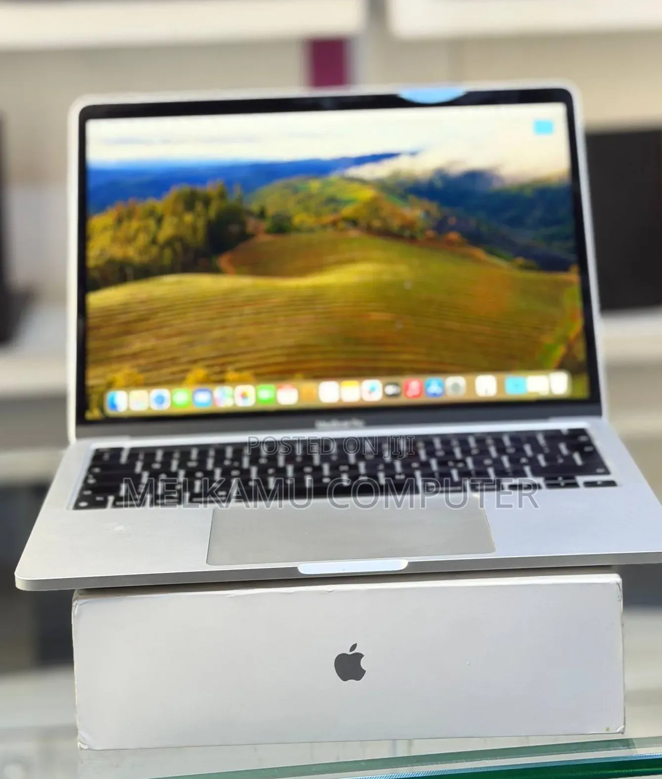 New Laptop Apple MacBook Pro 2020 M1 8GB Apple M1 SSD 512GB