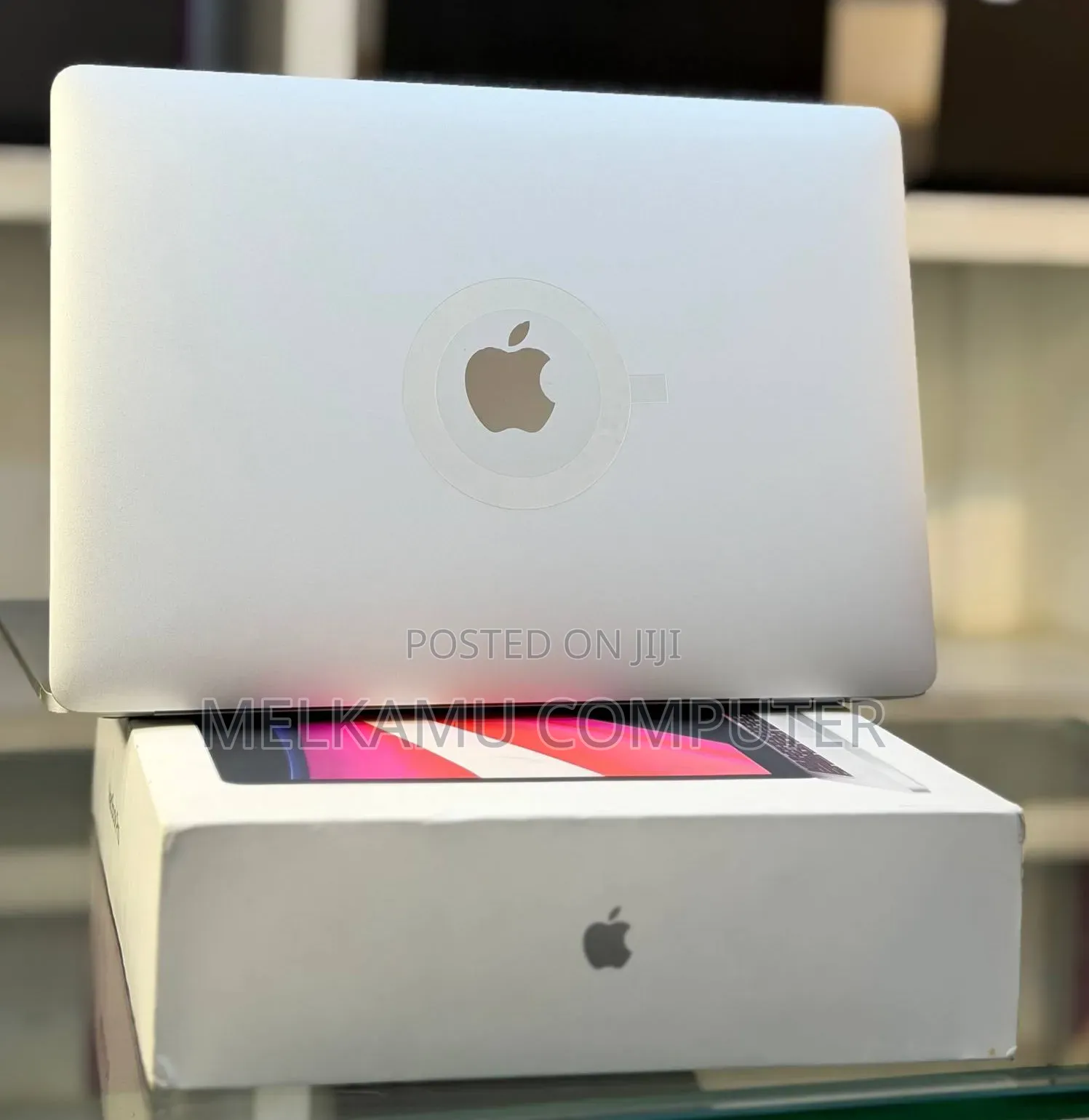 New Laptop Apple MacBook Pro 2020 M1 8GB Apple M1 SSD 512GB