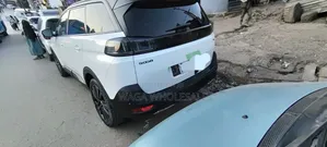 Peugeot 5008 2021 White
