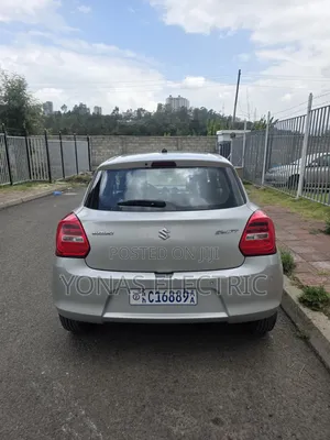 Suzuki Swift 2022 Silver