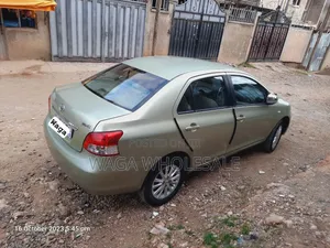 Toyota Yaris 2009 Gold