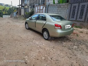 Toyota Yaris 2009 Gold