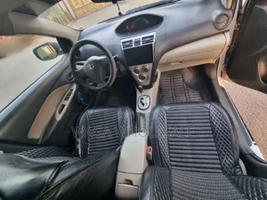 Toyota Yaris 2009 Gold