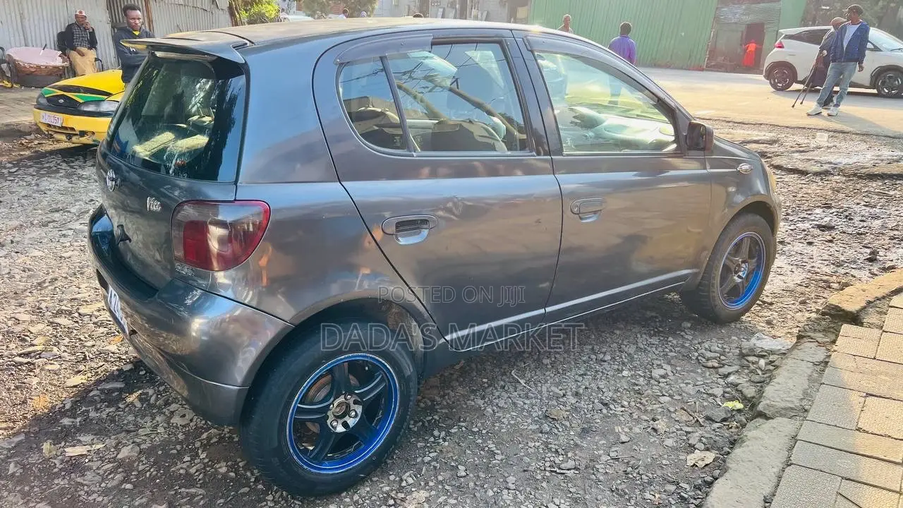 Toyota Vitz 2000 Black