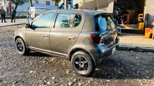 Toyota Vitz 2000 Black