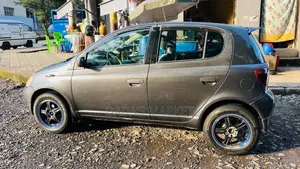 Toyota Vitz 2000 Black
