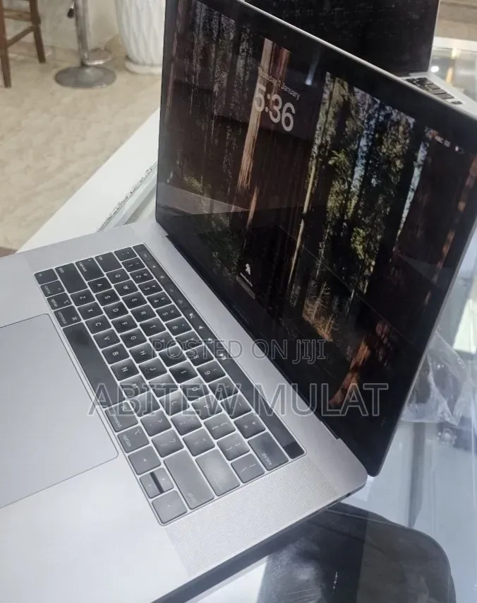 New Laptop Apple MacBook Pro 2018 16GB Intel Core i7 SSD 512GB