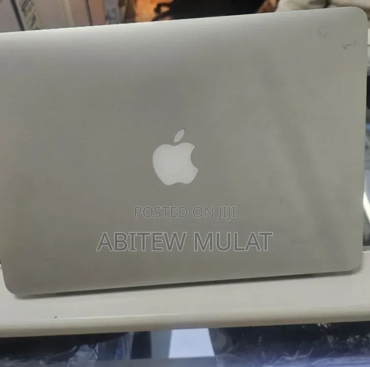 New Laptop Apple MacBook Pro 2015 8GB Intel Core i5 SSD 256GB