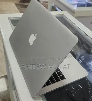 New Laptop Apple MacBook Pro 2015 8GB Intel Core i5 SSD 256GB