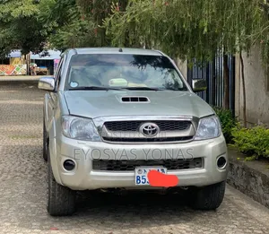 Toyota Hilux 2011 Silver