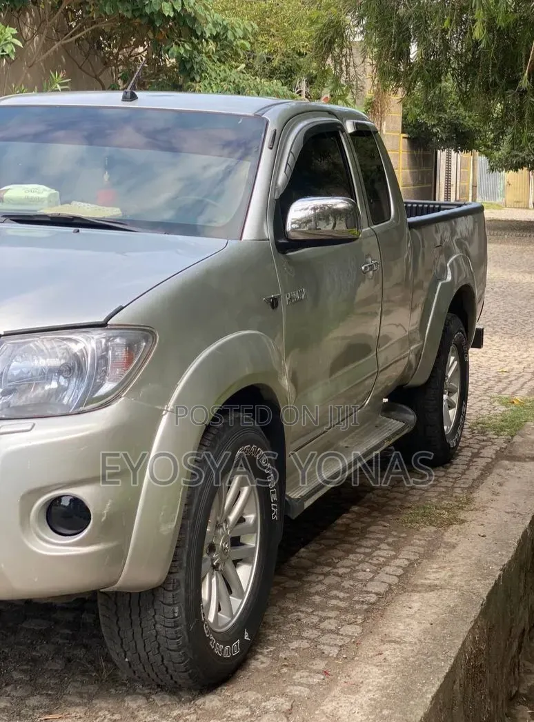 Toyota Hilux 2011 Silver
